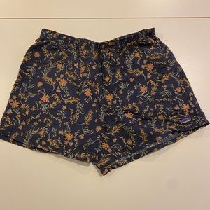 Patagonia Women's Baggies 5" Shorts
Seeded Multi/New Navy size medium
